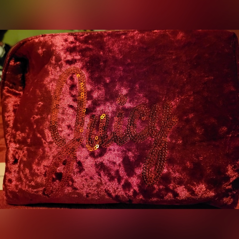 Red Velvet Case - Picture 2 of 3